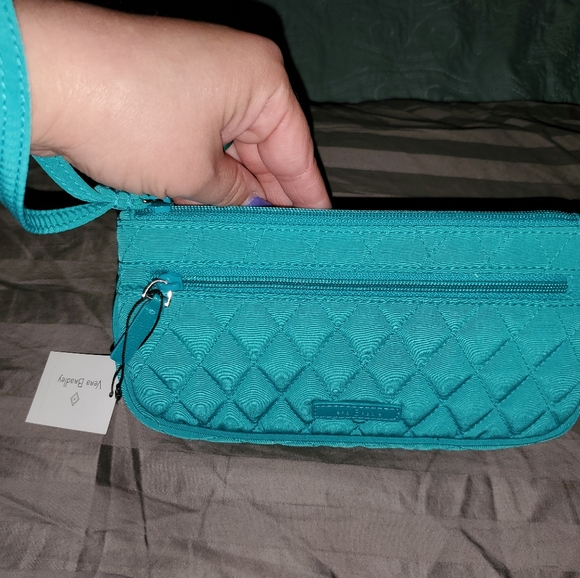 Vera Bradley Wristlist - Picture 1 of 6